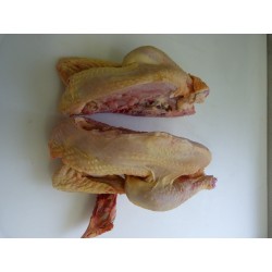 Poulet entier (2 kg à 2,1 kg) coupé en deux 