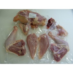 Poulet entier (2 kg à 2,1 kg) découpé, emballé sous vide